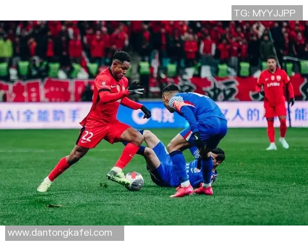 重庆足球队反击战术解析与深度剖析展现球队独特魅力与实力